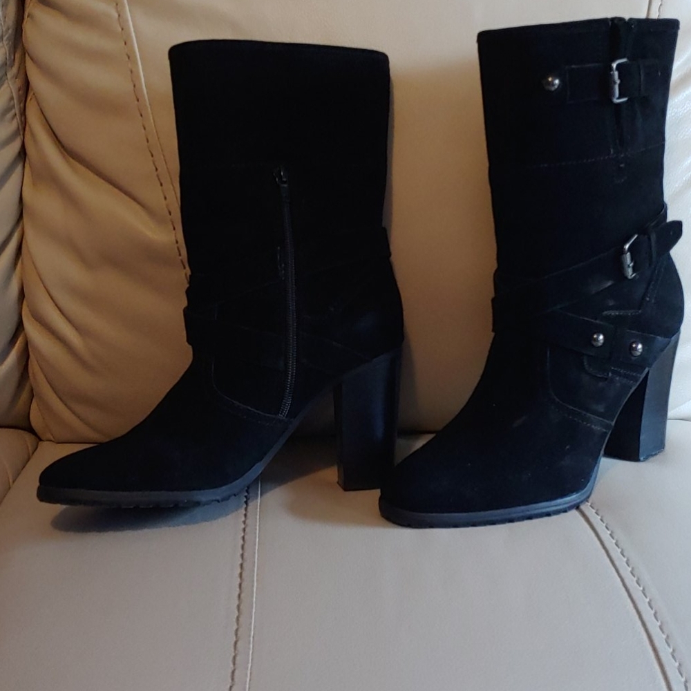 Boots - Picture 2 of 7
